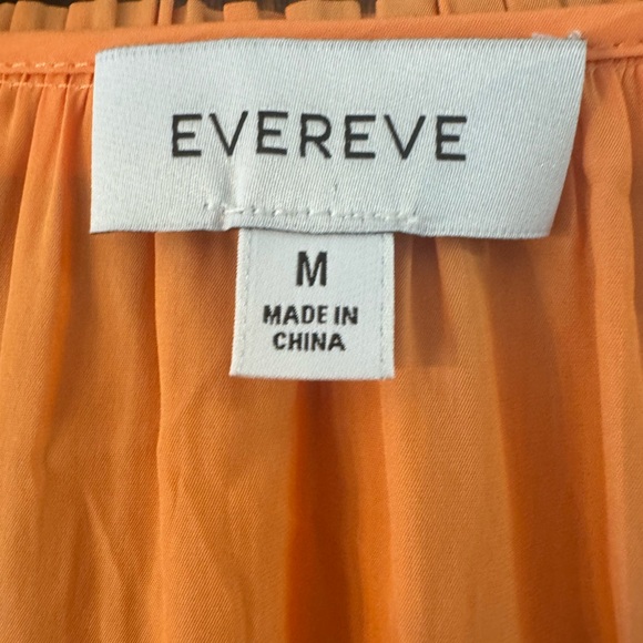 Evereve Brynlee Smocked Satin Top- Size M - Picture 4 of 5